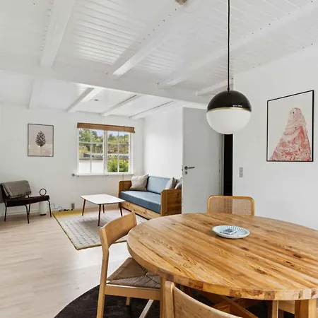 Apartman Lovely Flat Close To The