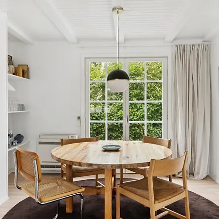 Daire Lovely Flat Close To The